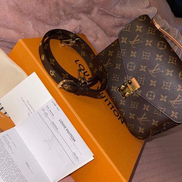 Louis Vuitton Handbags - Louis Vuitton pochette Métis